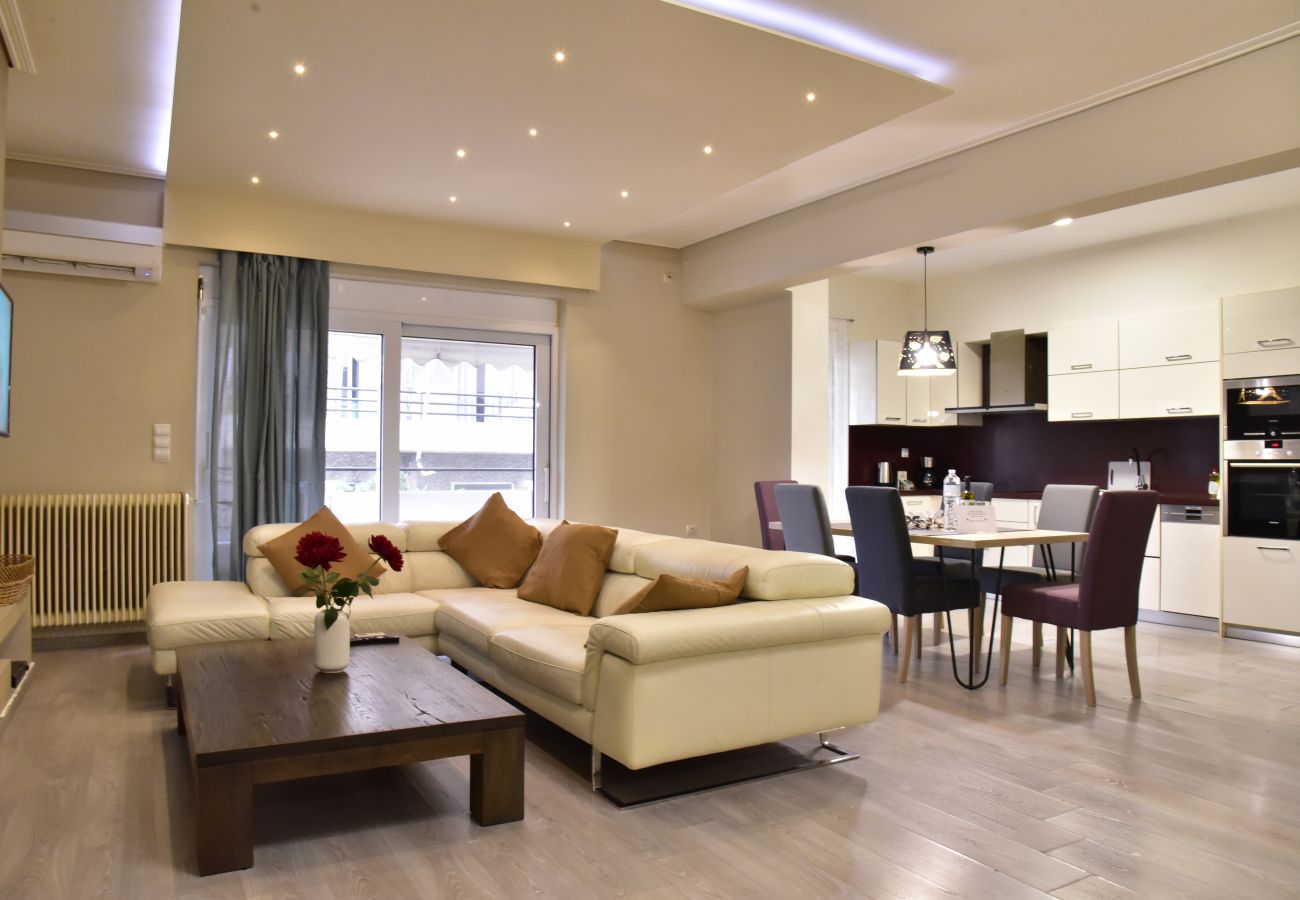Apartment in Piraeus - Gtrip Modern Classic Apartment in Neo Faliro