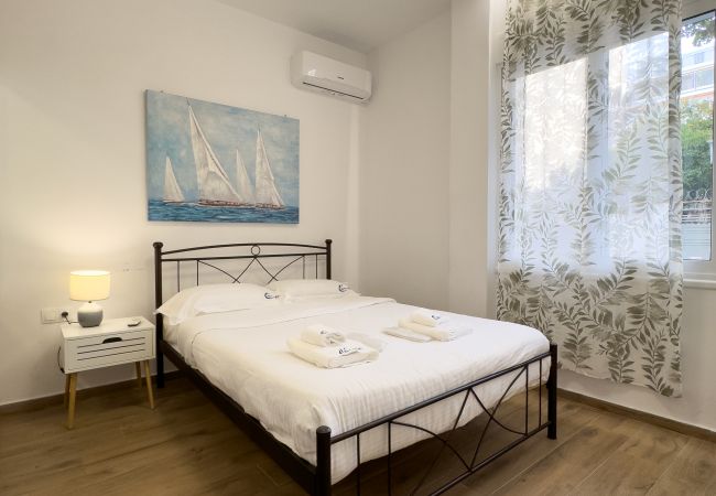 Apartment in Athens - Gtrip Athens Elegant Apartment - 8280