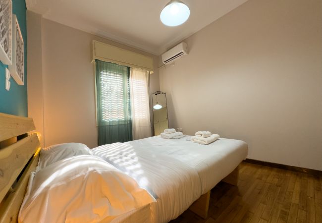 Apartment in Athens - Chic Acropolis Retreat: Your Serene Artistic Flat in Cultural Hub