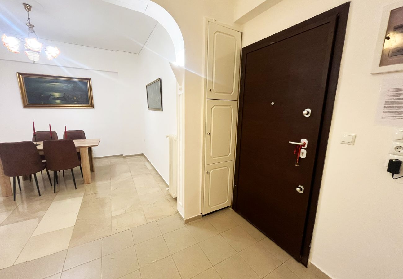 Apartment in Piraeus - Gtrip Pasalimani Marina Apartment - 3347